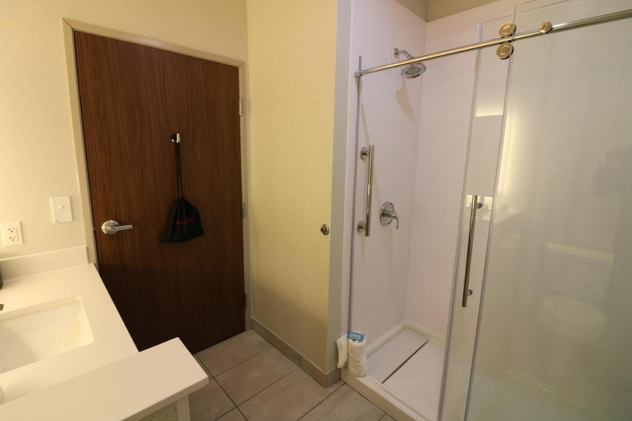 Holiday Inn Express & Suites - Coffeyville By Ihg Екстериор снимка
