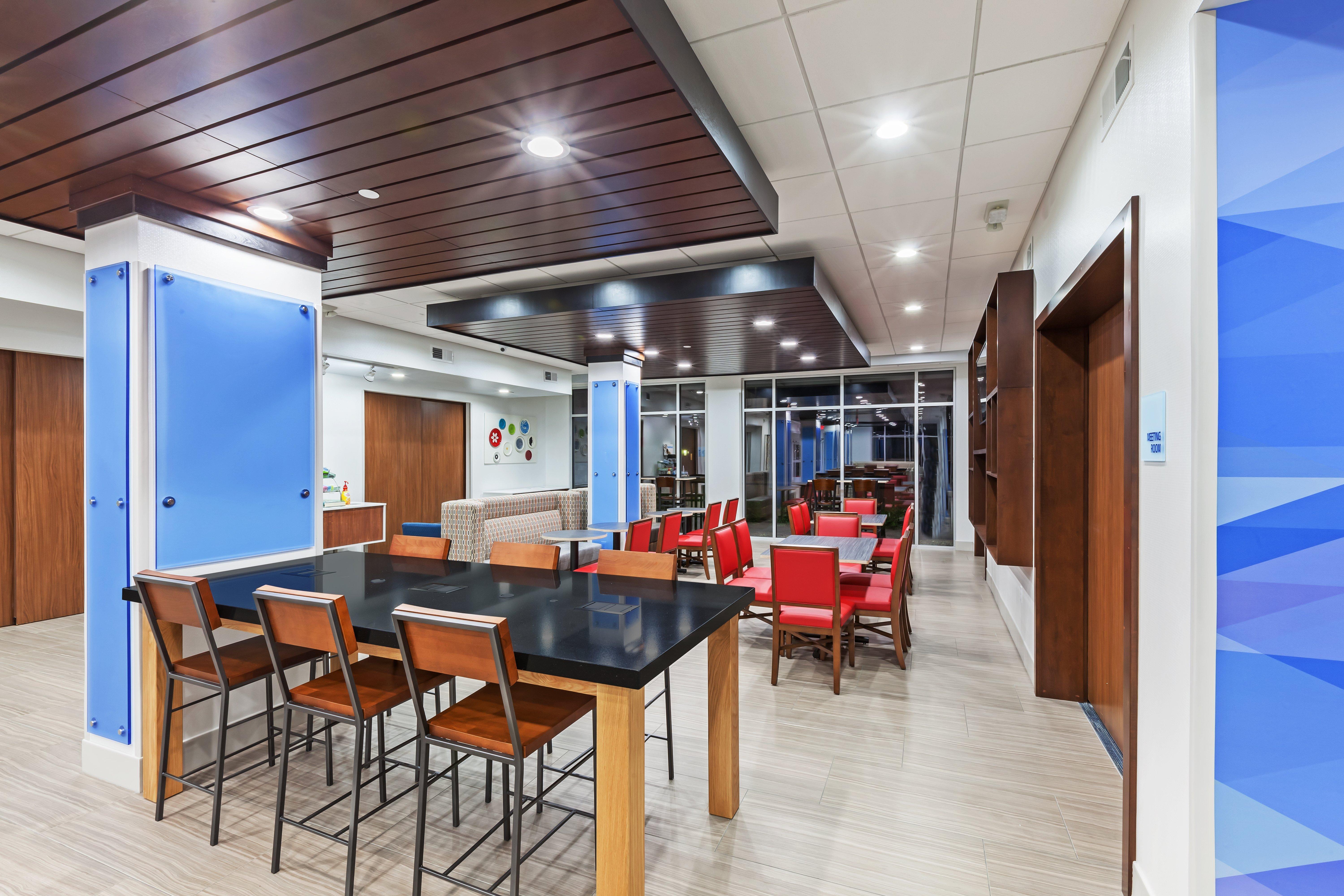 Holiday Inn Express & Suites - Coffeyville By Ihg Екстериор снимка
