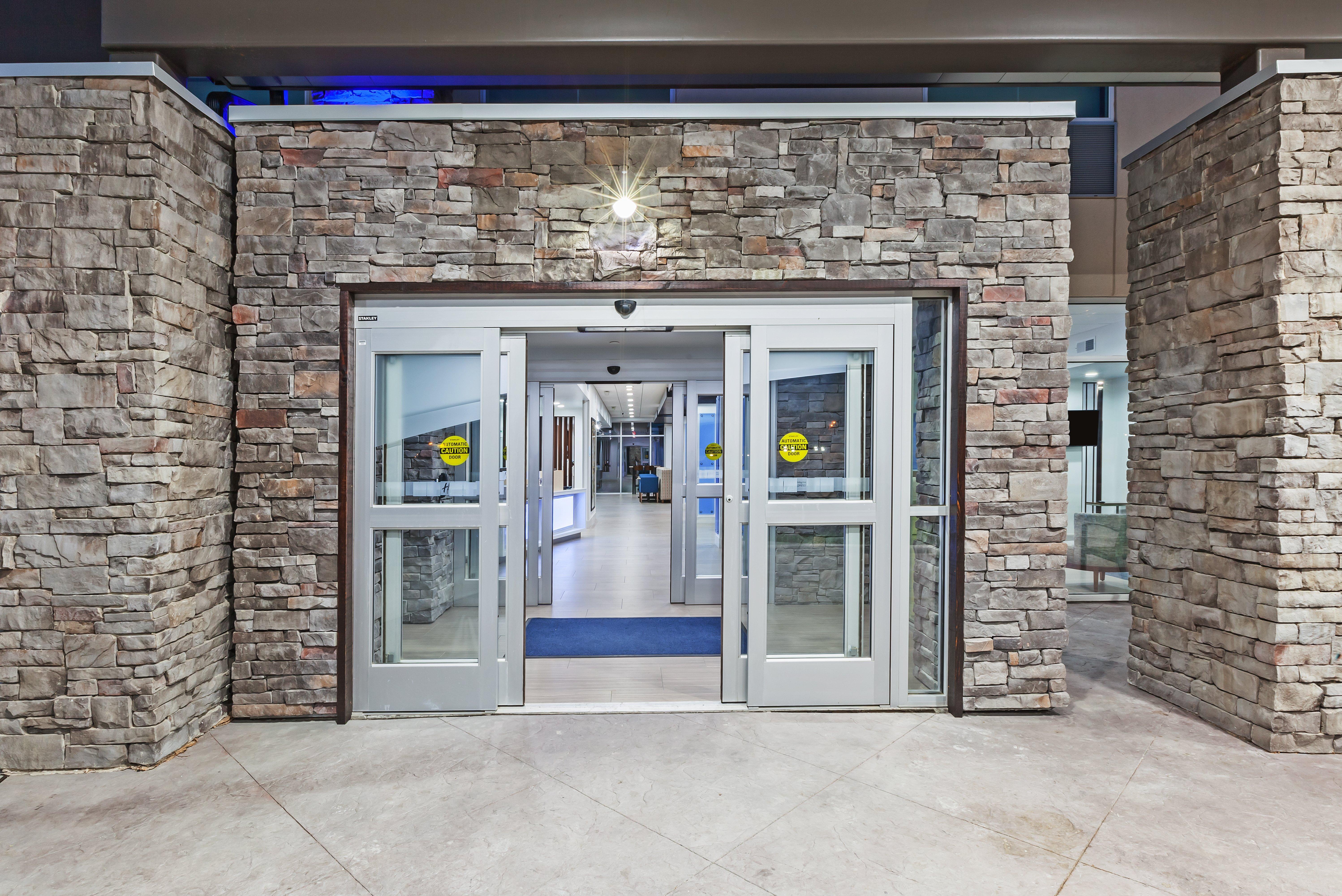 Holiday Inn Express & Suites - Coffeyville By Ihg Екстериор снимка