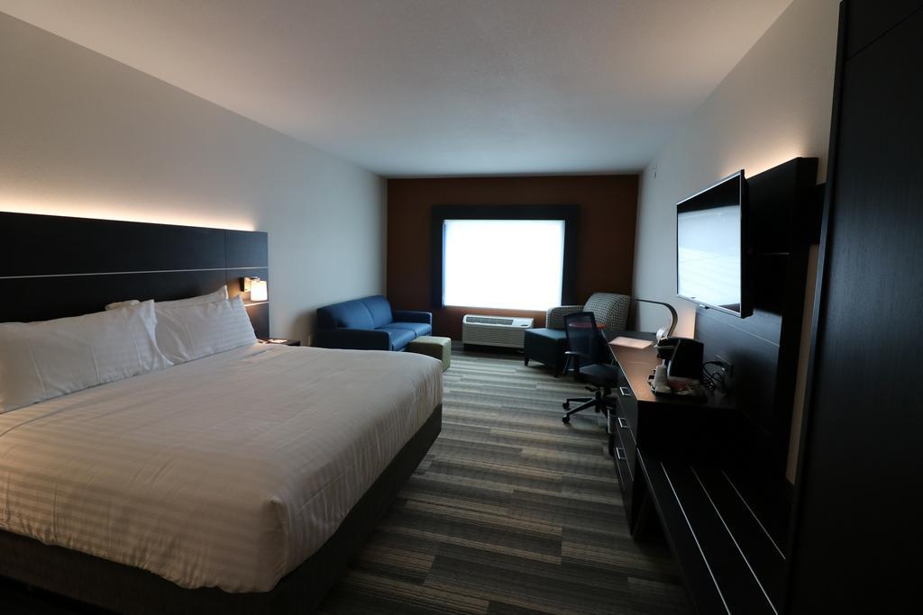 Holiday Inn Express & Suites - Coffeyville By Ihg Екстериор снимка