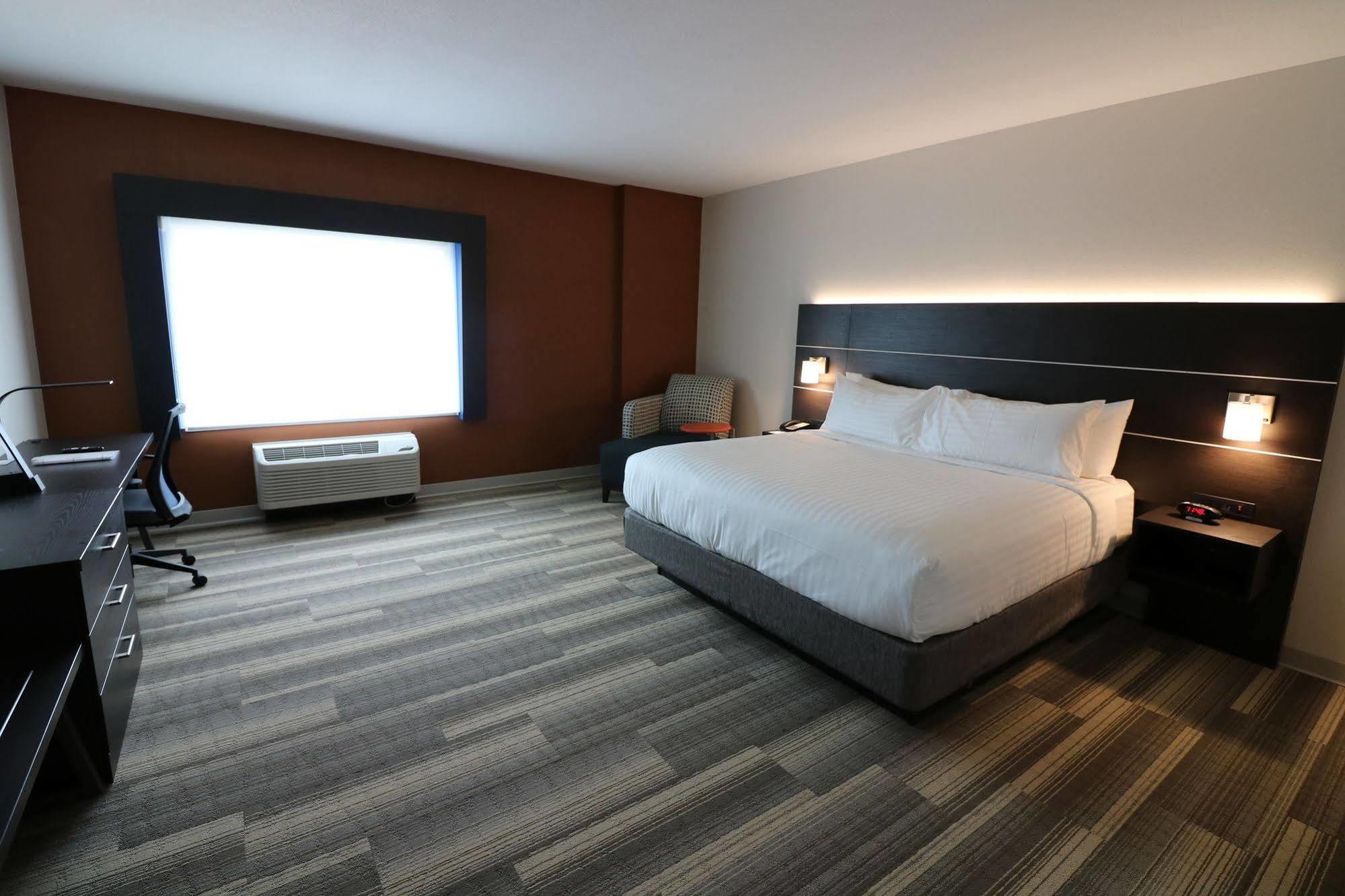 Holiday Inn Express & Suites - Coffeyville By Ihg Екстериор снимка