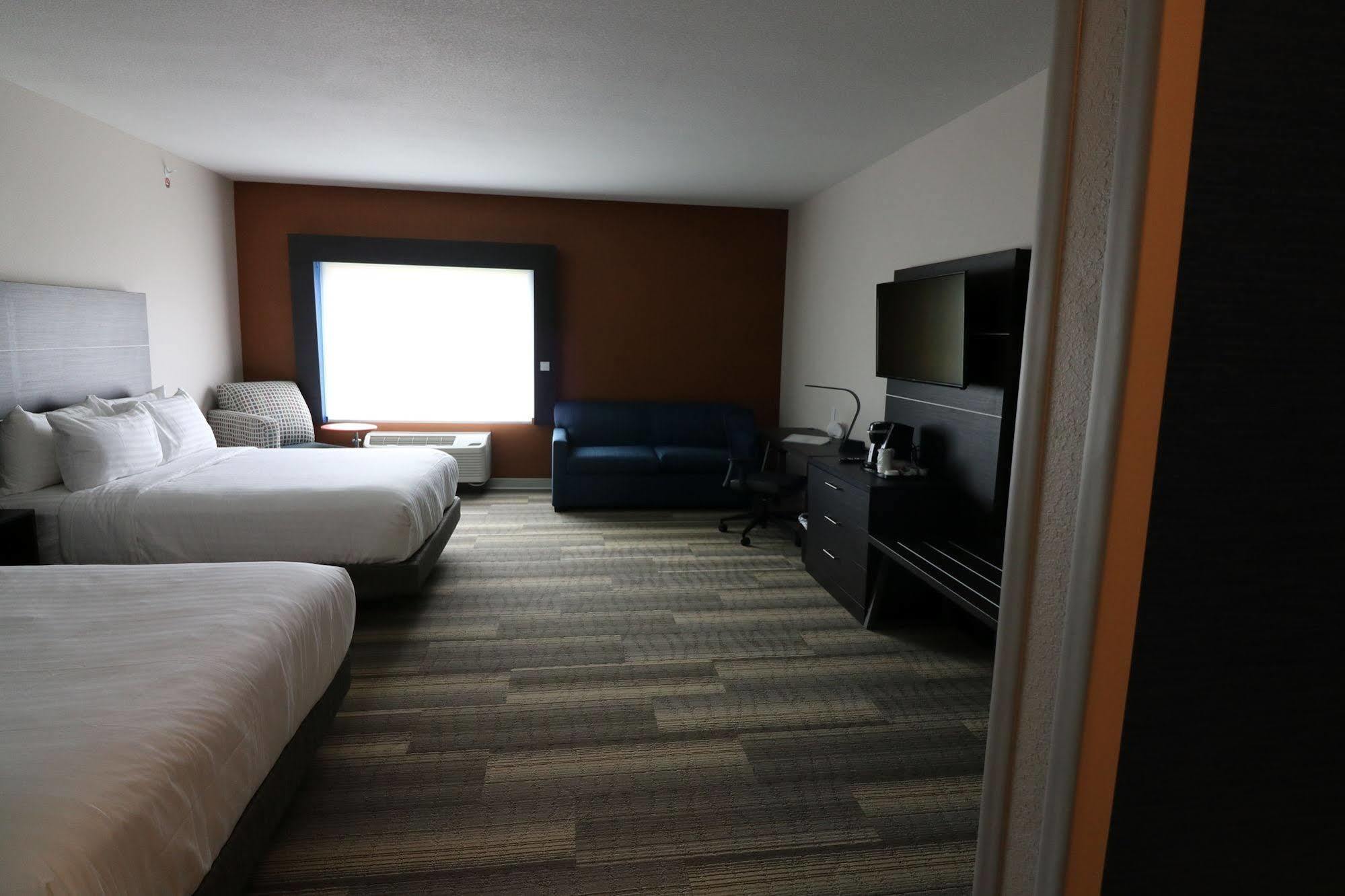 Holiday Inn Express & Suites - Coffeyville By Ihg Екстериор снимка